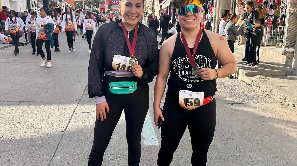 Las Licenciadas Edalhi Hipolito Hita y Jazz Alvarez Stackole participaron en la Carrera De Polo a Polo 10K y 5K Cuencamé